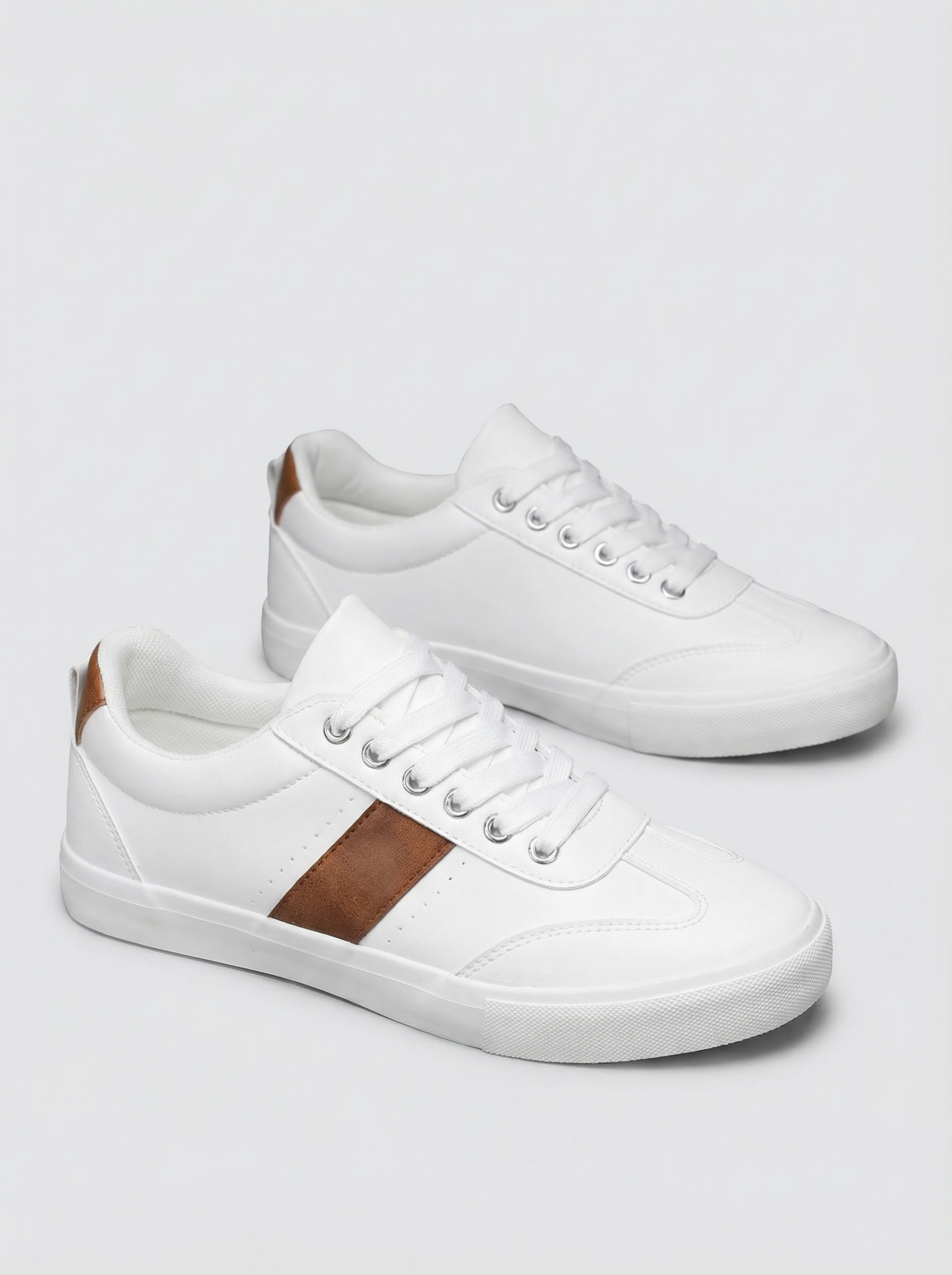 Solea | Lage Sneakers Met Vetersluiting En Suède Accent
