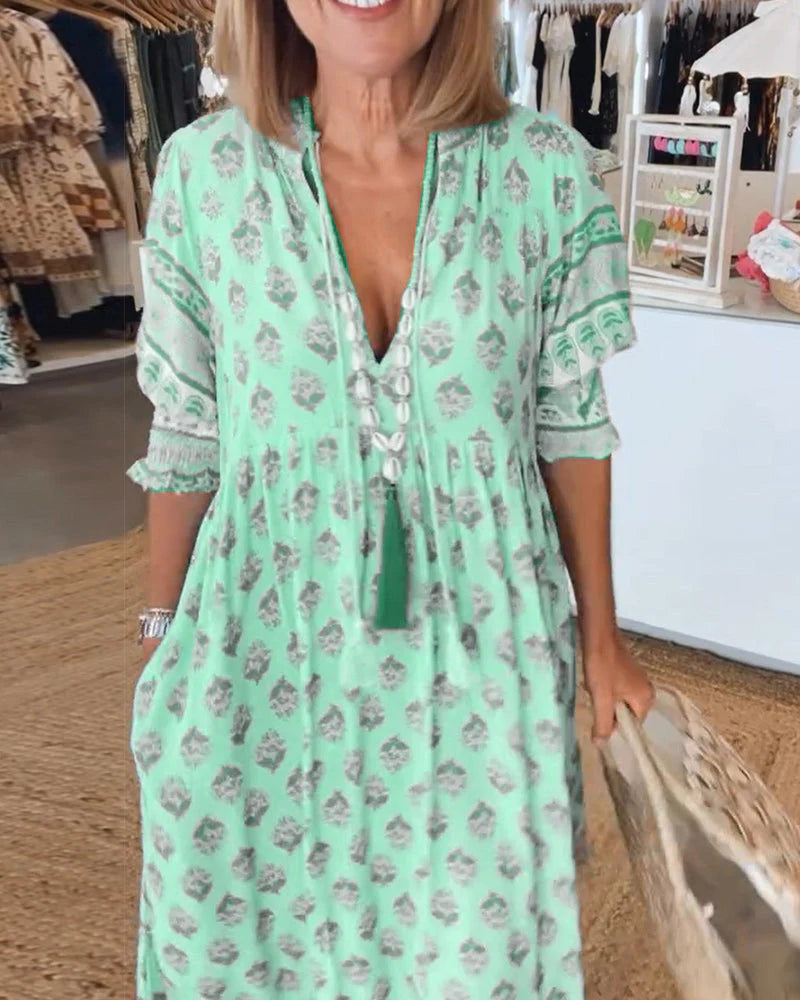 Volledige lengte van midi-jurk met bloemenprint en elastische details