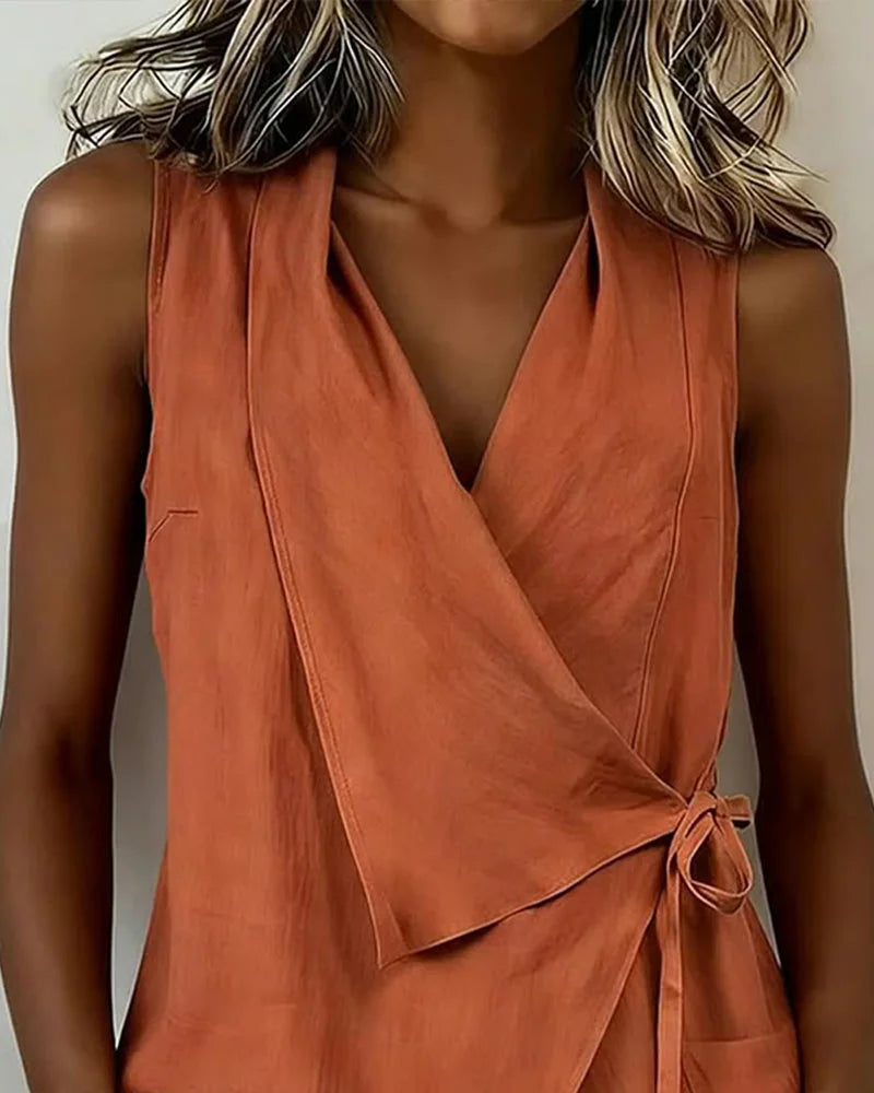 Dames wikkel top in zwart met mouwloos ontwerp en wikkellook voor casual zomerstijl