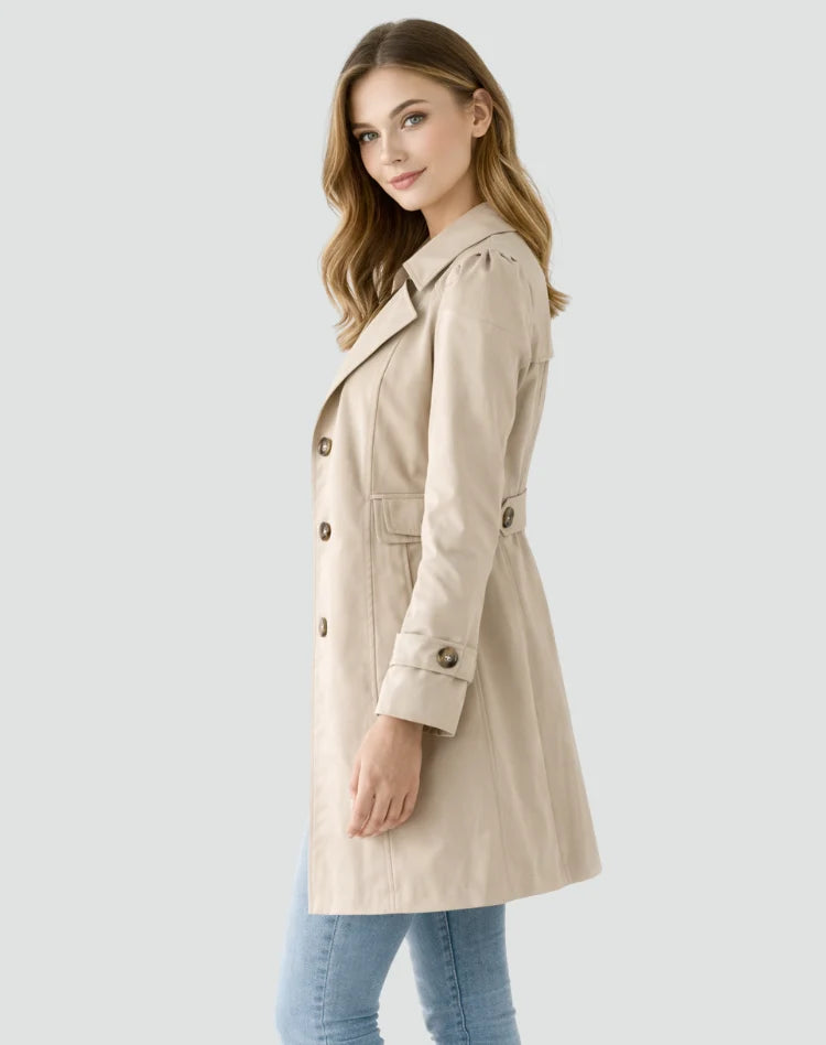 Getailleerde trenchcoat voor dames met praktische zijzakken en verstelbare manchetten met gespen in beige kleur