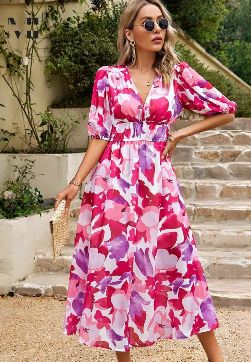 Bewegingsdetail van vloeiende midi rok met bloemenprint patroon