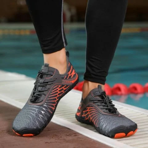 Detail van middenvoetgebied op barefoot sneakers met flexibele constructie voor bewegingsvrijheid