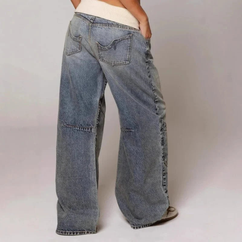 Dames wide leg jeans met geribbelde tailleband gedragen met crèmekleurige top voor moeiteloze casual outfit