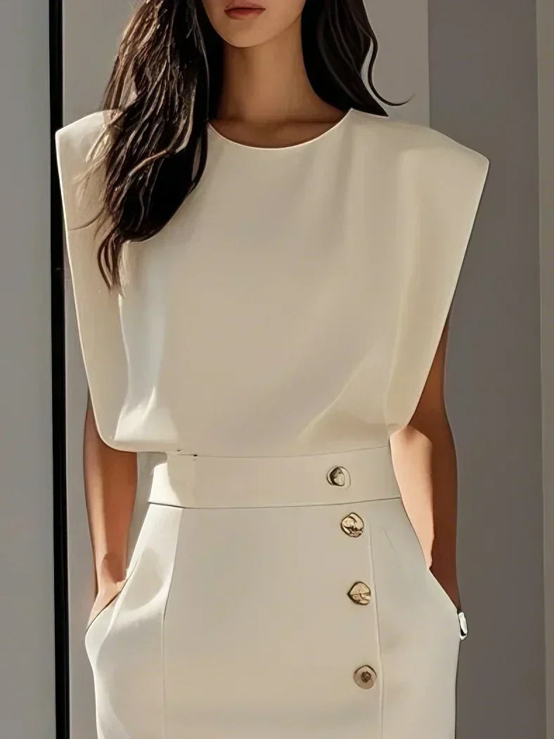 Detail van elastische taille en soepel vallende stof in midi jurk