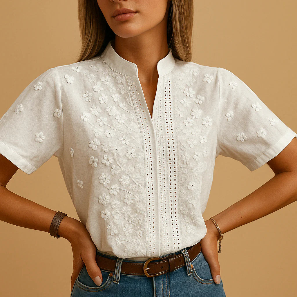 Achterkant van de dames blouse met opstaande kraag en losse pasvorm voor casual look
