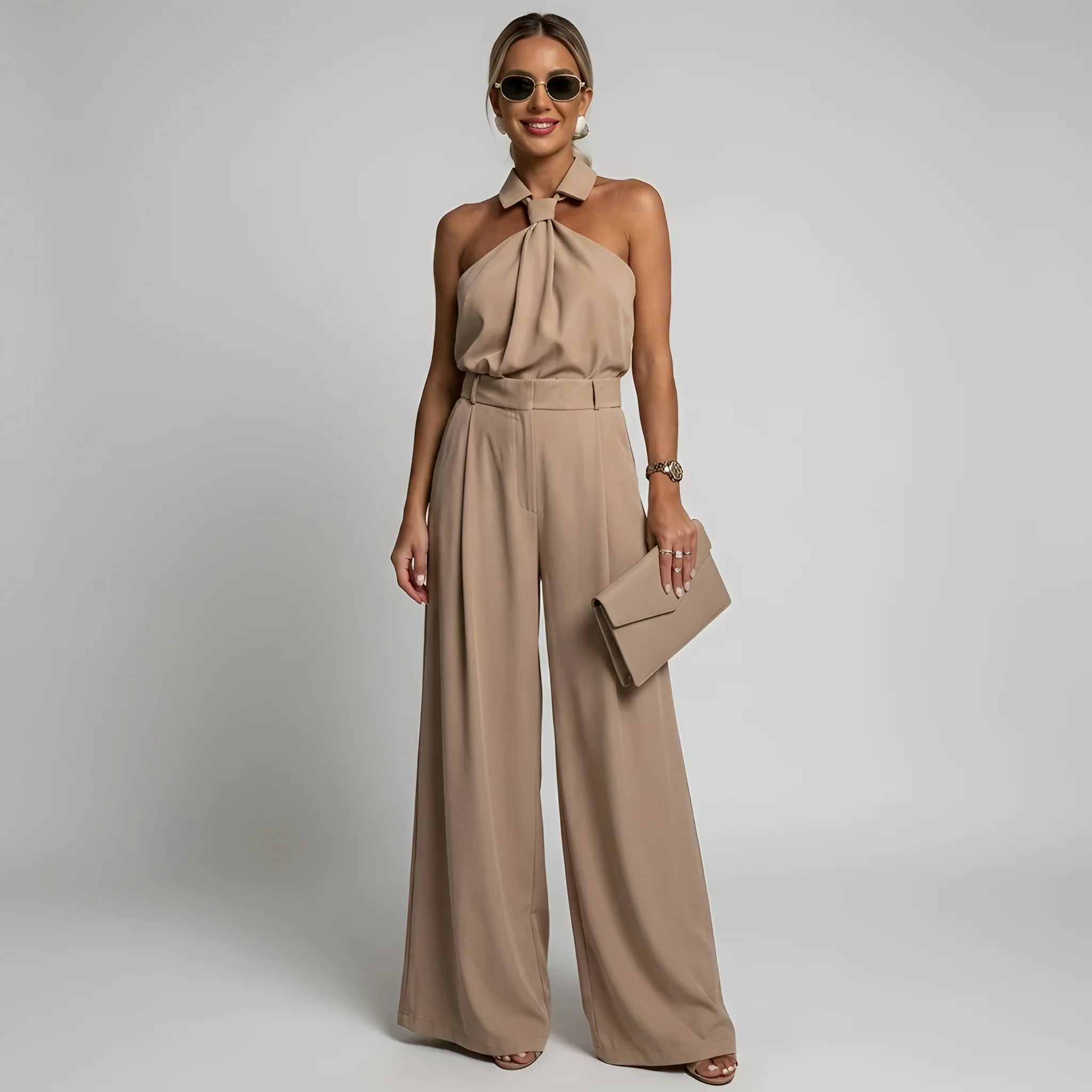 Lotje | Jumpsuit met Halternek en Wijde Pijpen Kaki