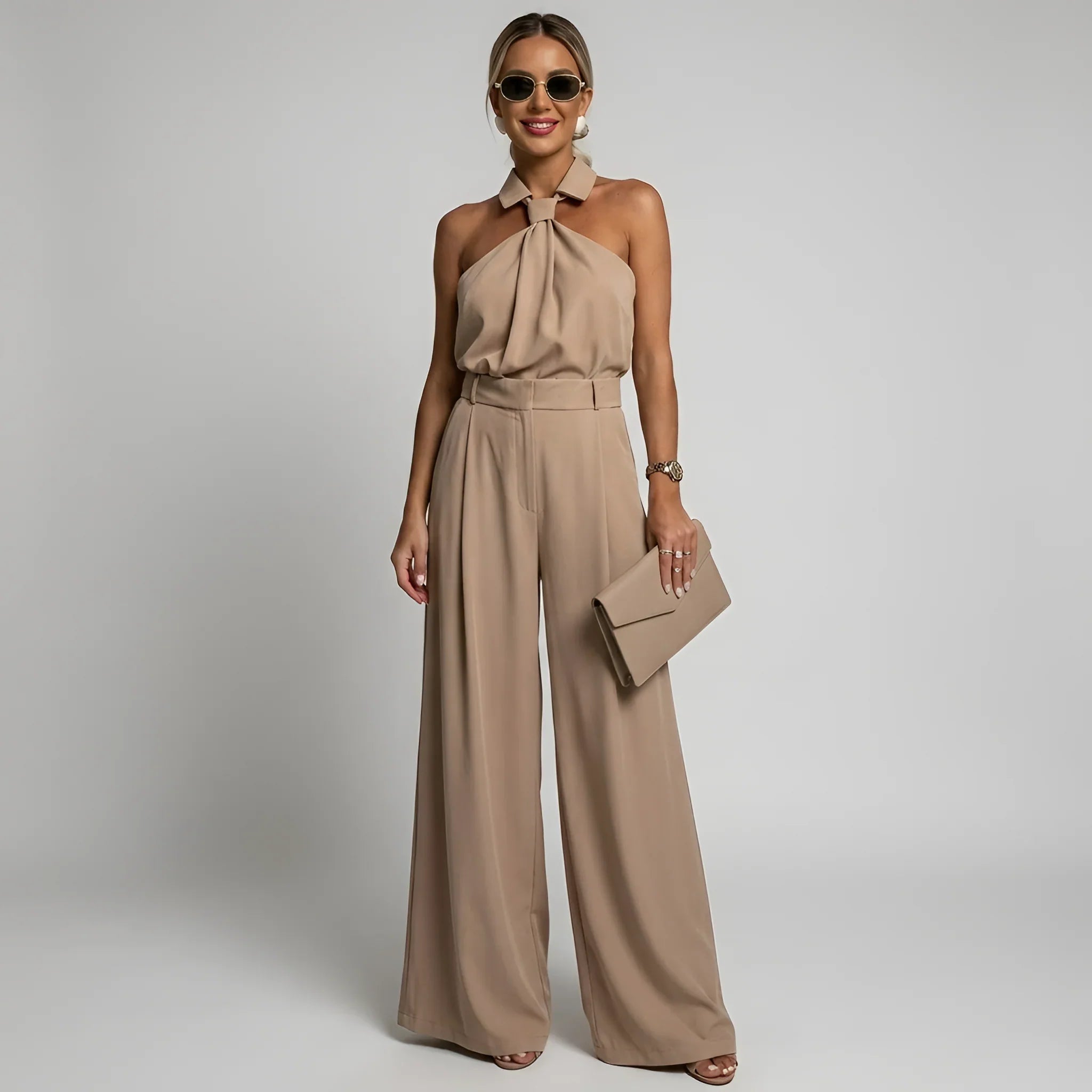 Lotje | Jumpsuit met Halternek en Wijde Pijpen Kaki