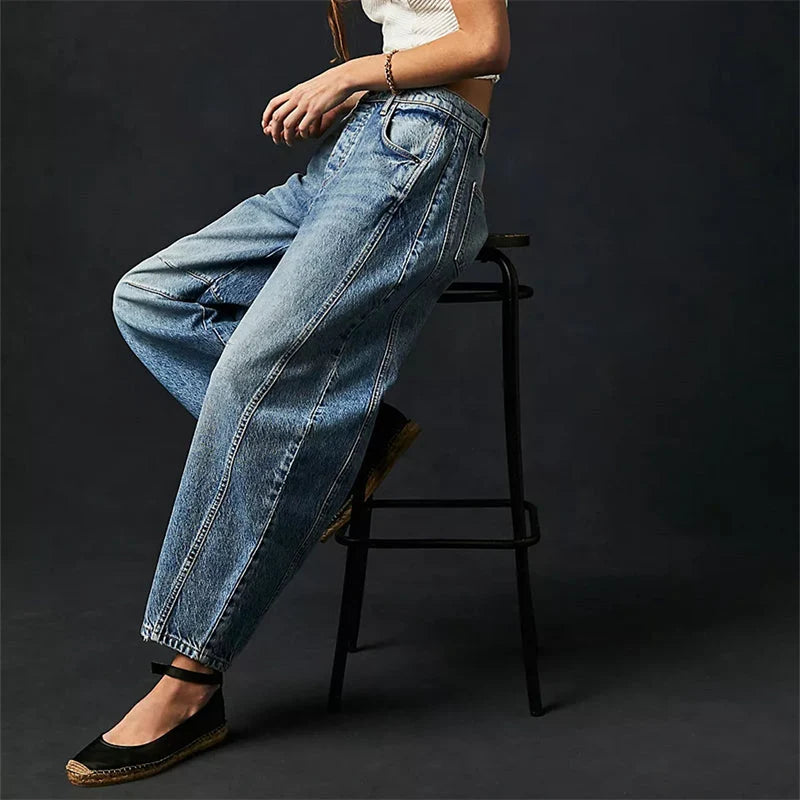 Volledige outfit met barrel jeans, cropped top en gevlochten riem