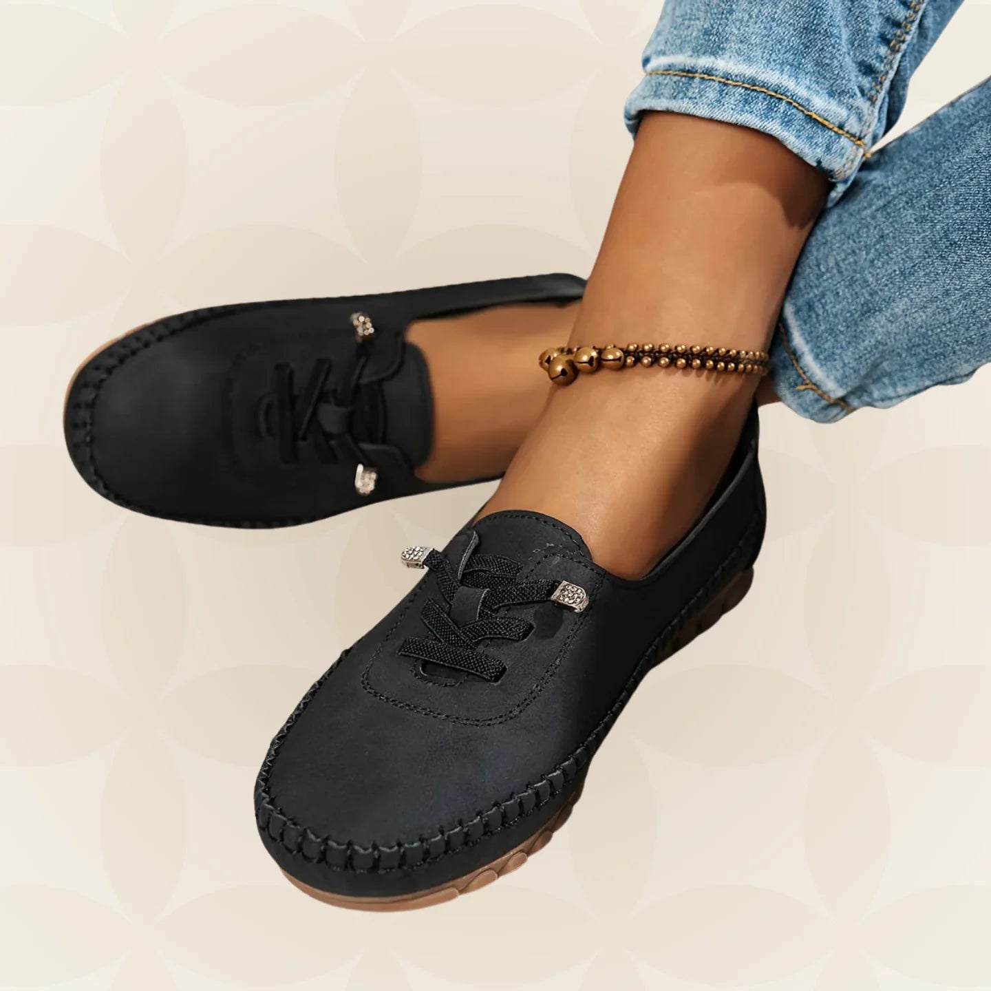 Detail van dames loafers met zachte voering en anatomische ondersteuning