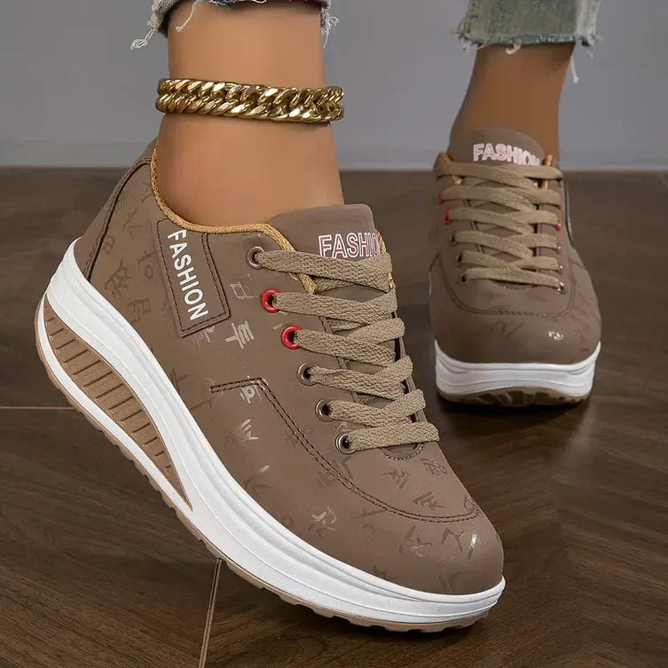 Noor Sneakers Dames | Drukverlagende Steun & Betere Houding in beige met vetersluiting en witte contrastzool
