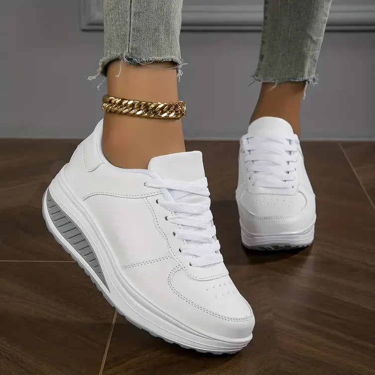 Detail van vetersysteem en geribde zool op comfortabele dames sneakers met betere houdingsondersteuning