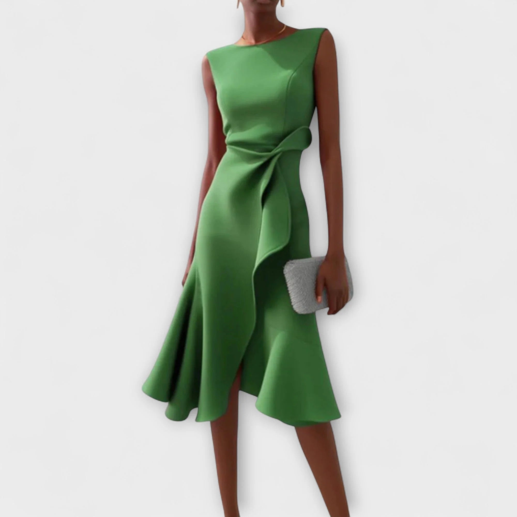 Styling voorbeeld van de mouwloze midi jurk met ruches voor zomerse evenementen