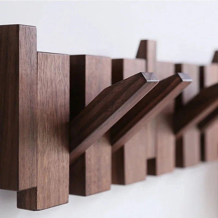 Detail van de pianotoets geïnspireerde haakjes in walnoot- en beukenhout