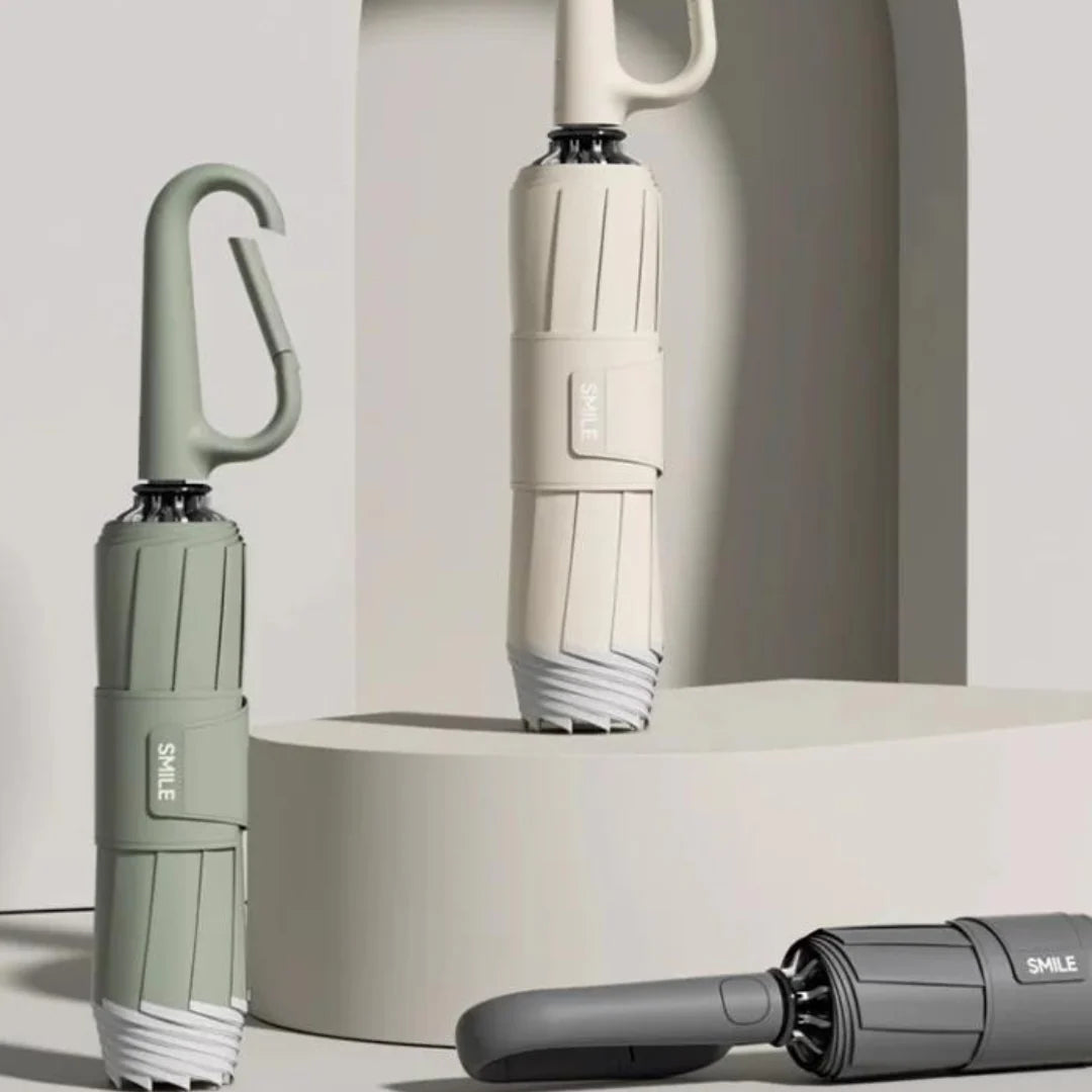 Windbestendige paraplu met contrasterende strepen en compact opvouwbaar ontwerp