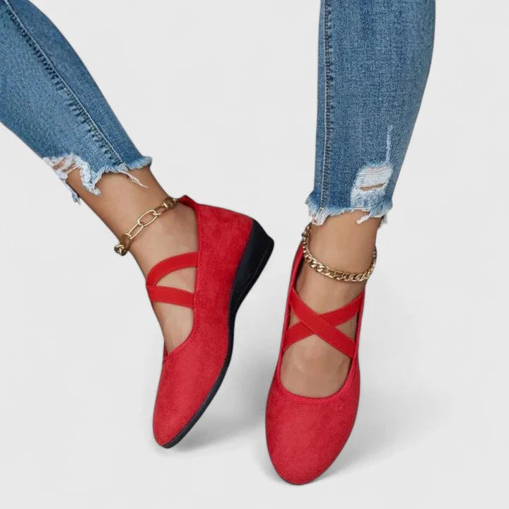 Platte ballerina's met kruisbandjes in zwart, veelzijdig te combineren met jurken en casual outfits