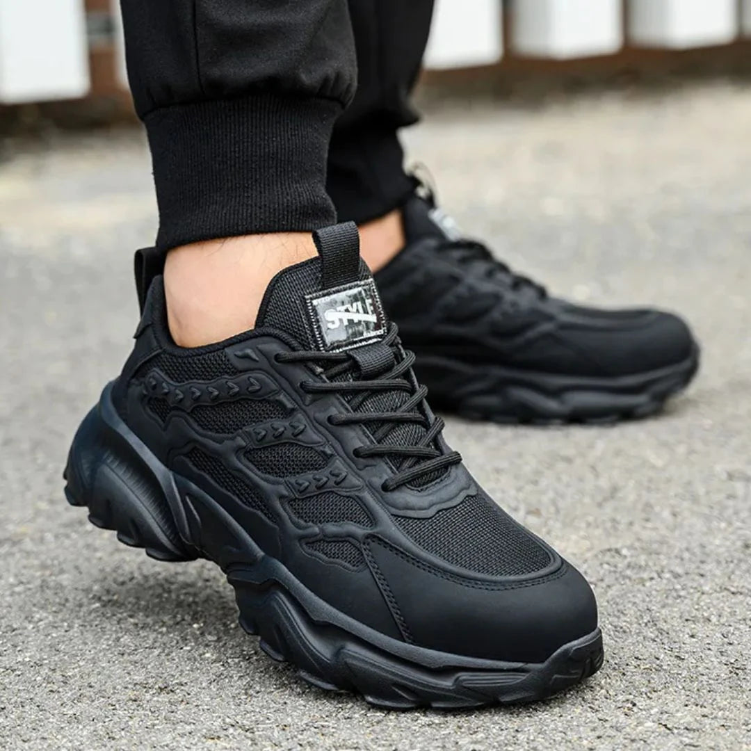 Platform sneakers in wit voor dames met synthetische details, achteraanzicht toont hielconstructie