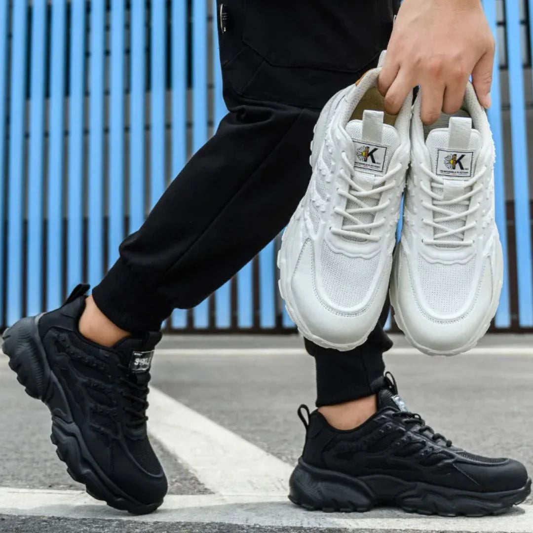 Platform sneakers voor dames in wit met vetersluiting, vooraanzicht toont volledige schoen