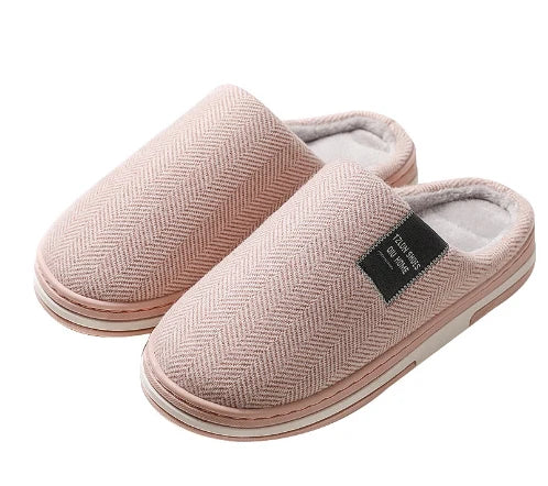 Zijaanzicht van heren pantoffels met antislip zool en visgraatpatroon, geschikt voor dagelijks gebruik binnenshuis