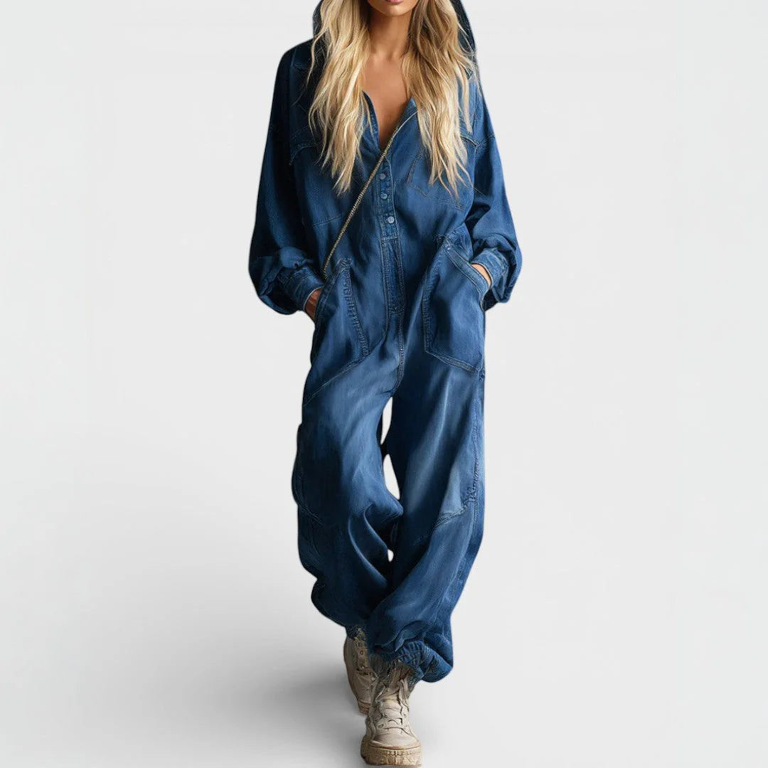 Detail van denim jumpsuit met lange mouwen en elastische manchetten voor comfortabel dragen