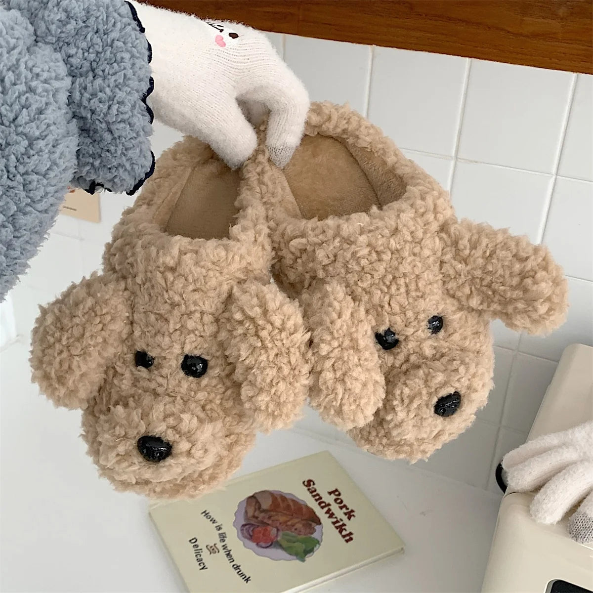 Fluffy Animal Pantoffels met roze oren en wangen voor vrolijk design