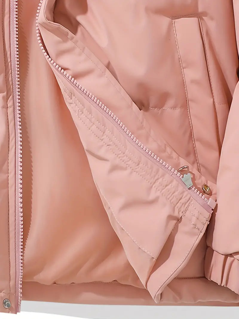 Zijaanzicht van oversized dames winterjas met volledige ritssluiting en elastische zoom