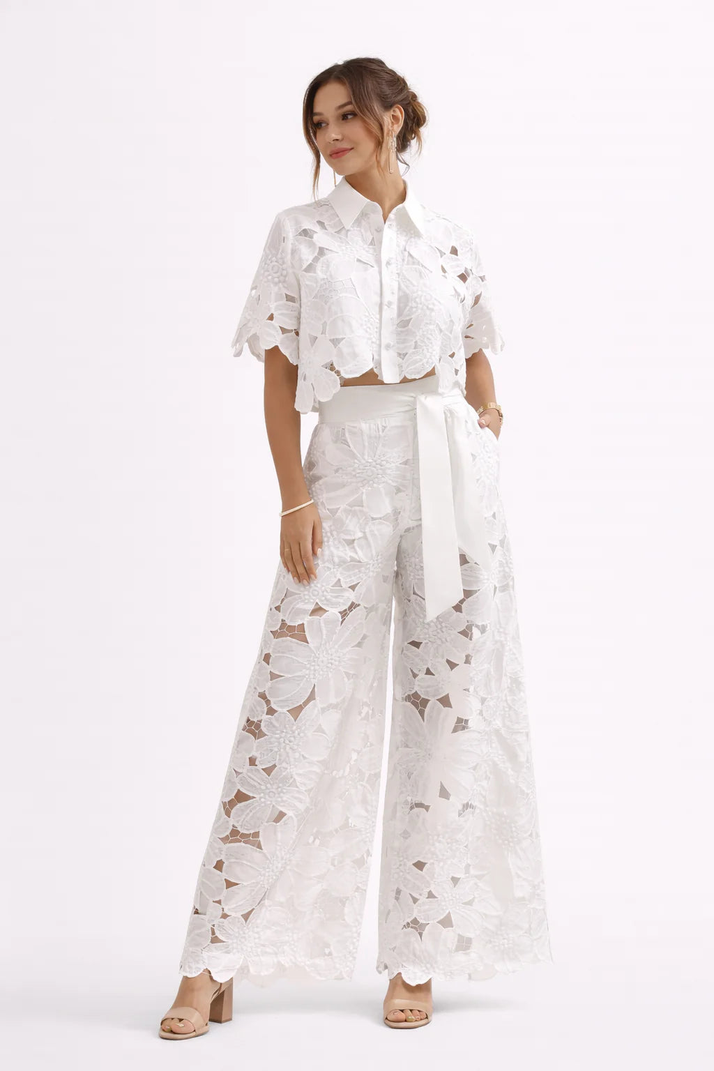 Korte kanten blouse met knoopsluiting en korte mouwen in lichtblauw