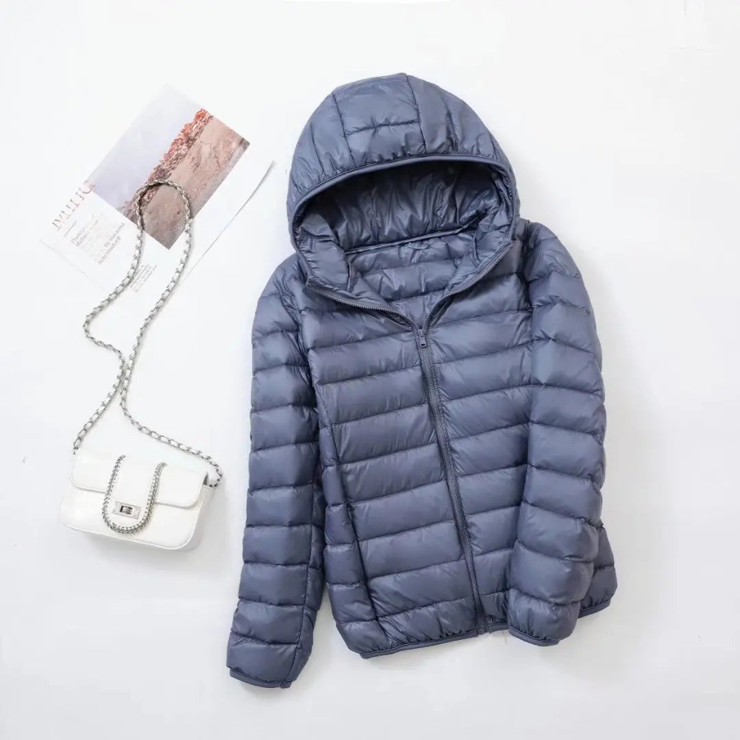 Dames puffer jas met horizontale stiknaden en elastische zoom detail