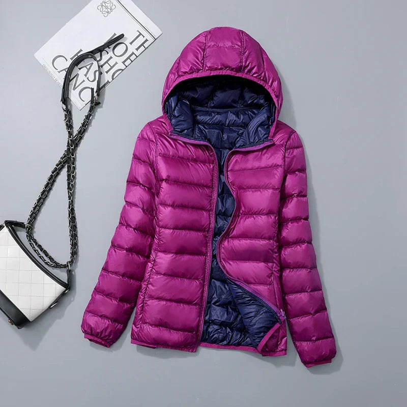 Dames puffer jas in marineblauw met moderne gewatteerde panelen ontwerp