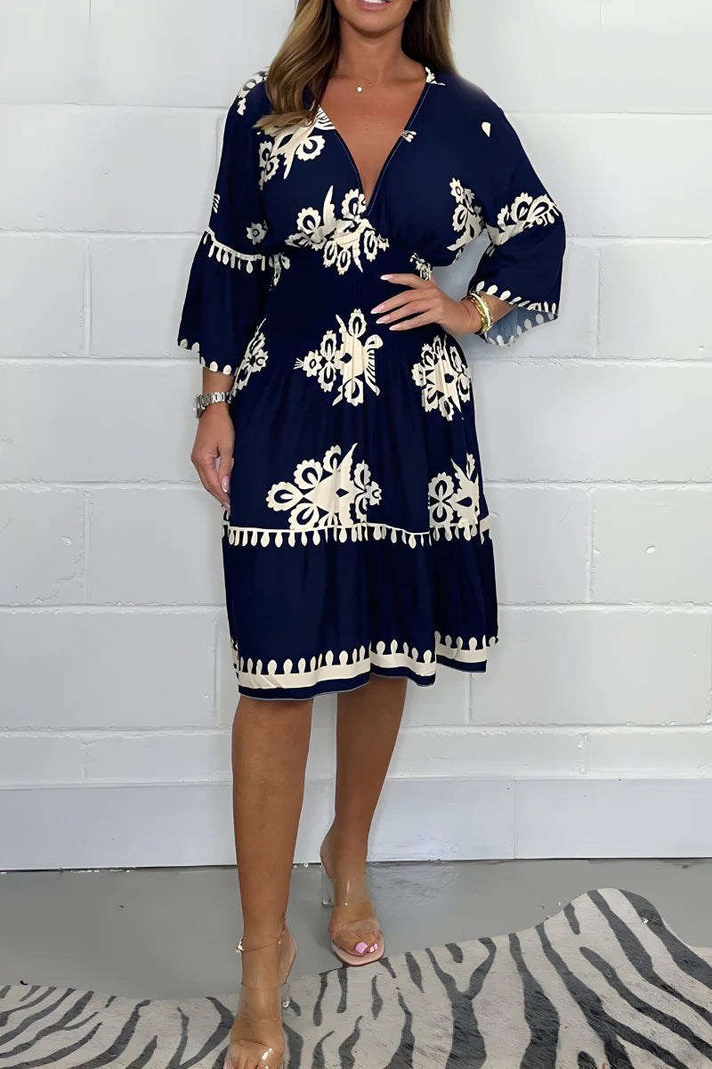 Volledige lengte weergave van geborduurd mini jurk met relaxed fit en bohemien details