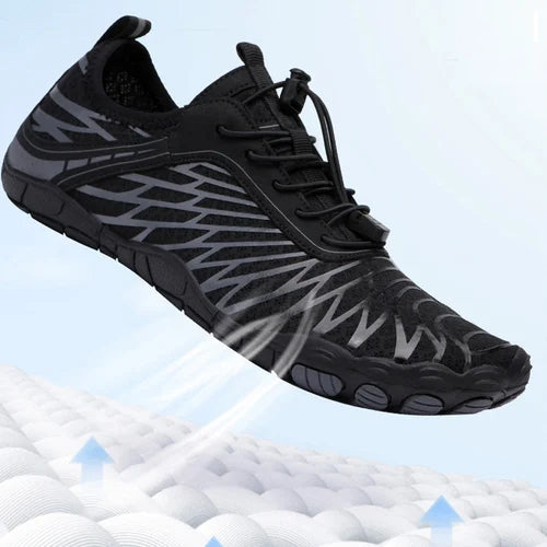 Volledig zicht op barefoot sneakers met flexibele zool en ademend mesh bovenwerk