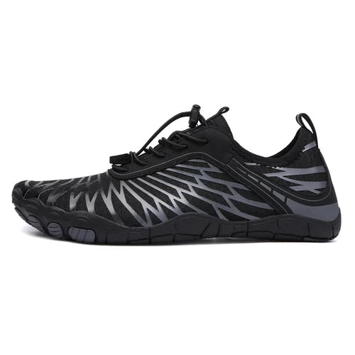 Volledig zicht op dames barefoot sneakers met minimalistische zool en vetersluiting