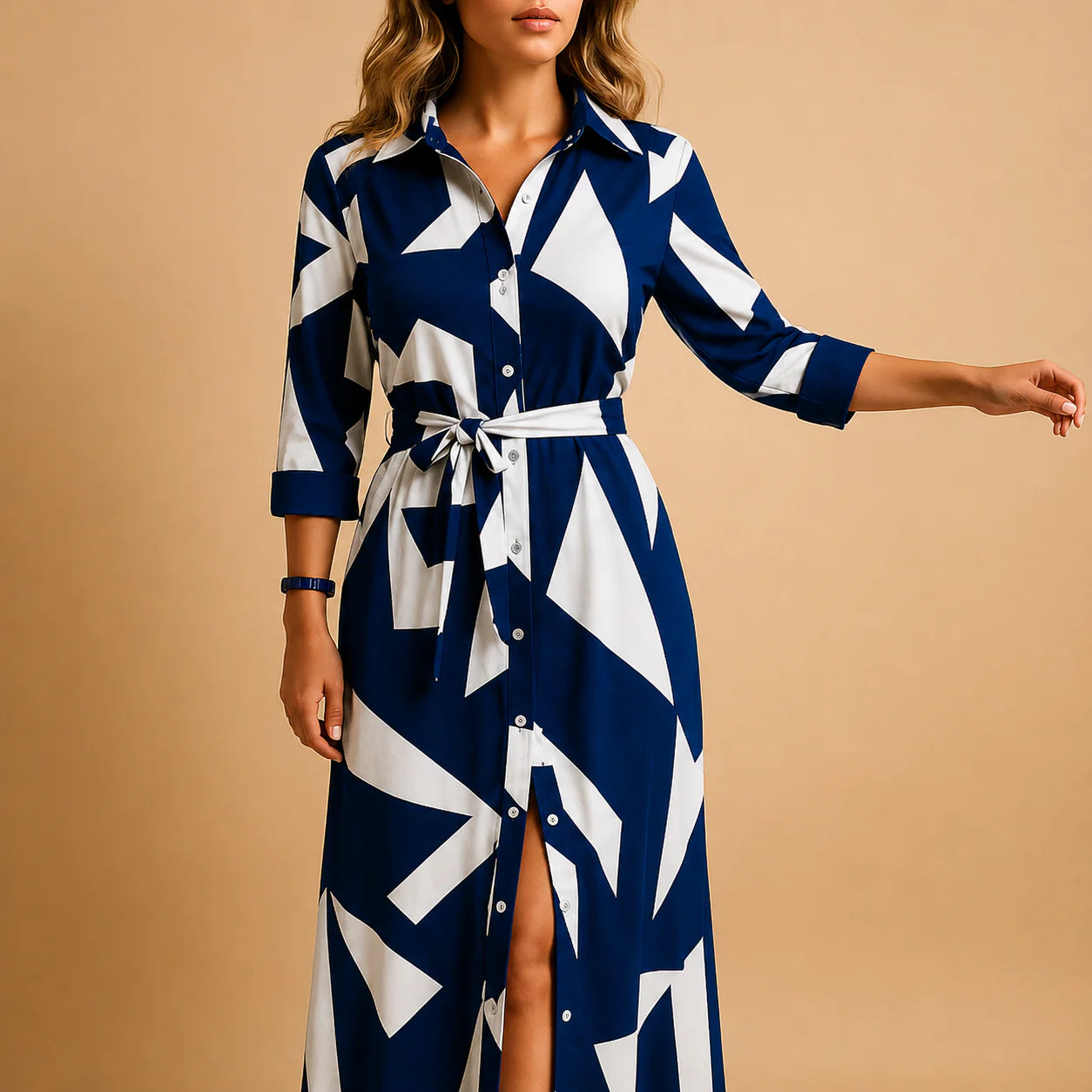 Gestreepte maxi jurk gedragen met sandalen voor casual zomerlook