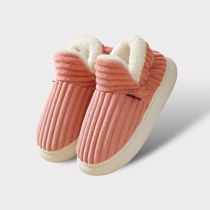 Ribfluweel pantoffels met antislip zool en zachte rand gedragen op gladde vloer