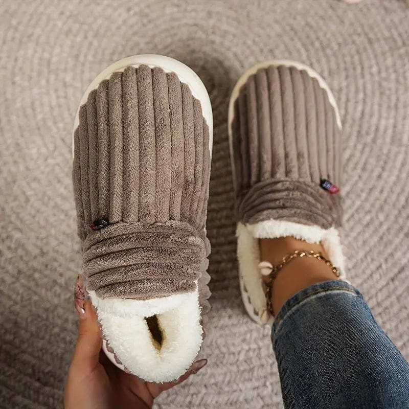 Warme winterpantoffels met ribfluweel bovenkant en pluche rand voor dagelijks gebruik thuis
