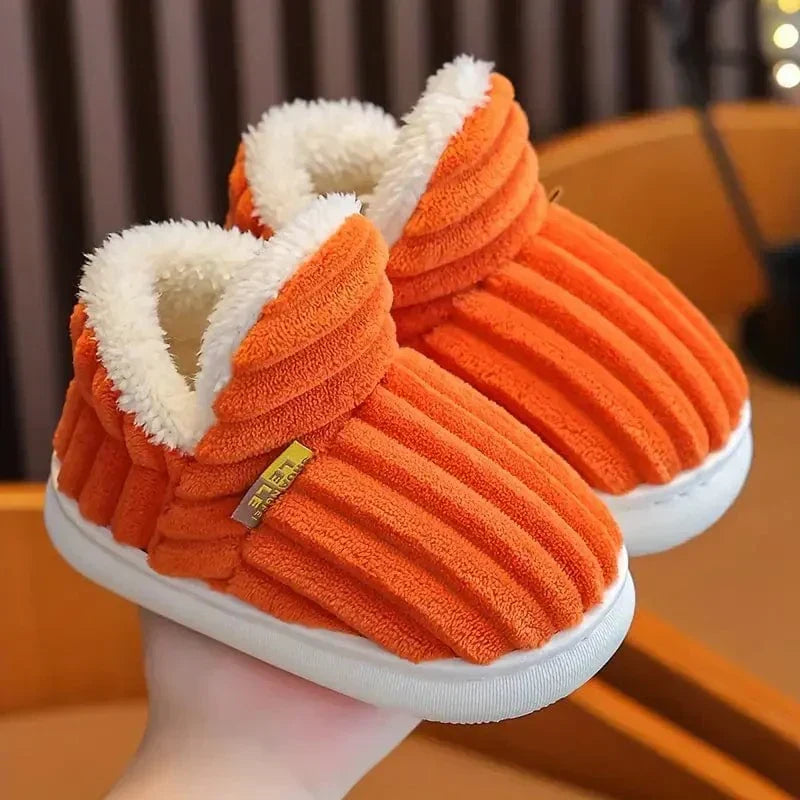 Gevoerde instap pantoffels met ribfluweel textuur en warme pluche rand voor koude dagen