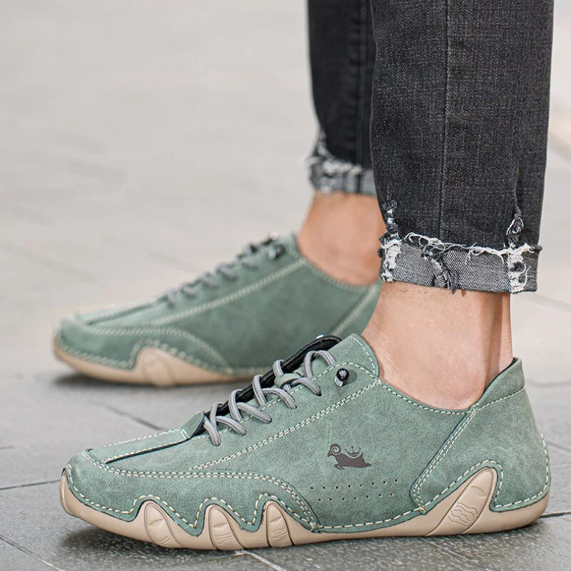 Achteraanzicht van barefoot sneakers met verstevigde hielpartij
