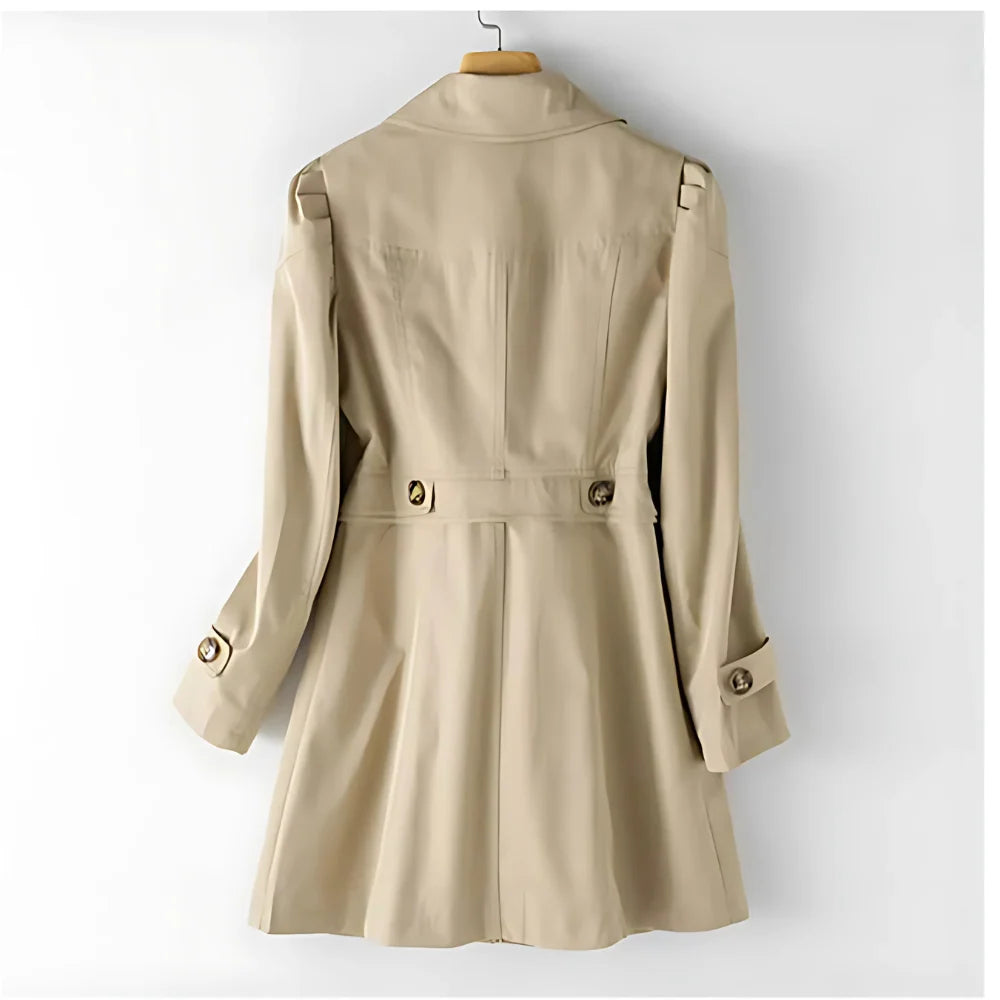 Tijdloze trenchcoat dames in beige met elegante reverskraag en functionele details