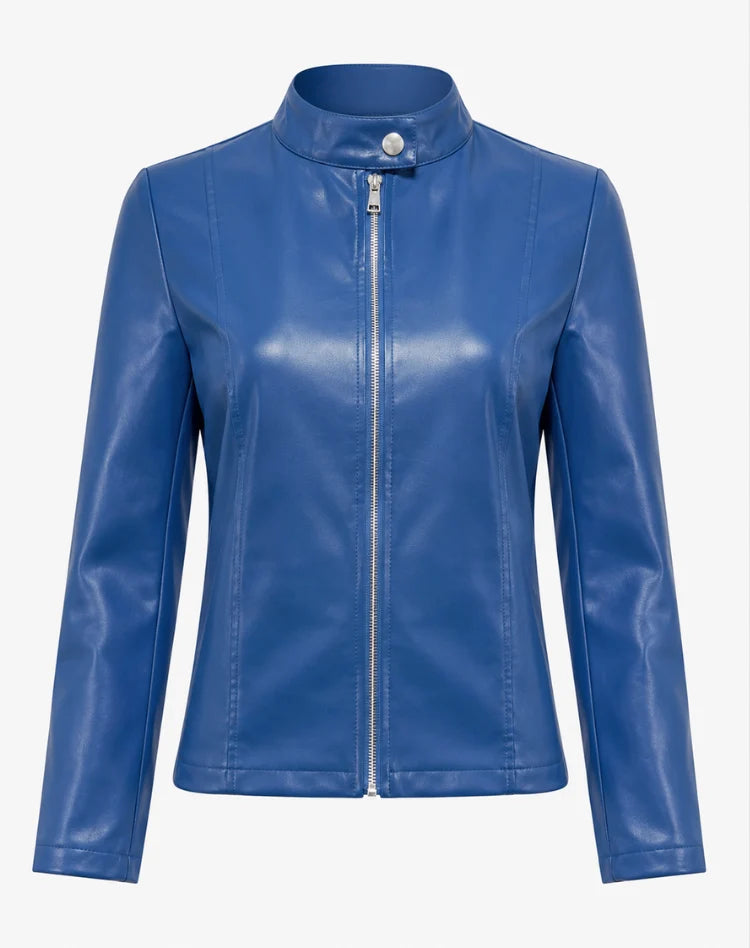 Detail van ritssluiting en kraag van tijdloze dames leren biker jas