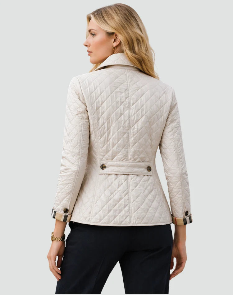 Zijaanzicht van de regular fit tussenseizoenjas met kraag en knoopdetails voor dames