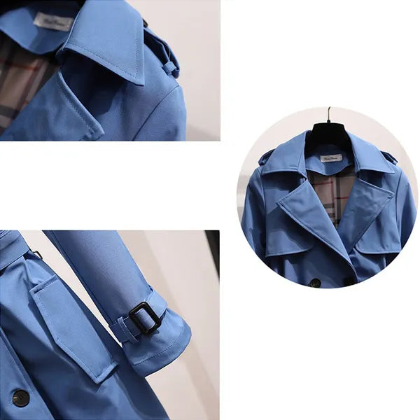 Achterkant van beige trenchcoat met rugstormflap en verstelbare details