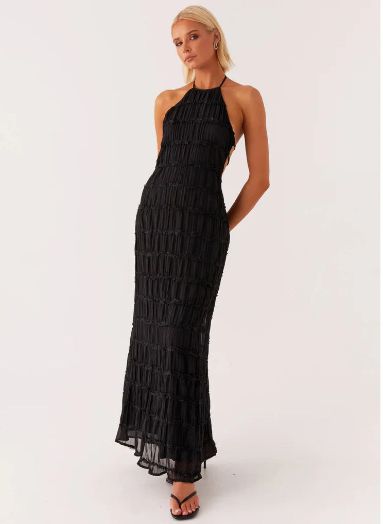 Achterzijde van halter maxi jurk met onzichtbare ritssluiting en franjesdetails