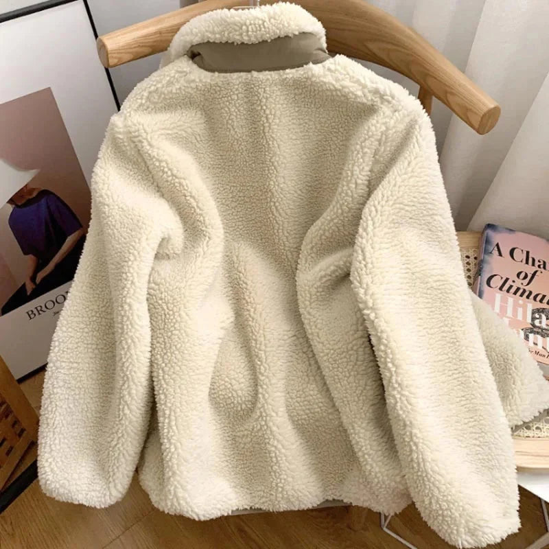 Teddy fleece jack voor dames met zachte sherpa textuur en contrast borstzak detail