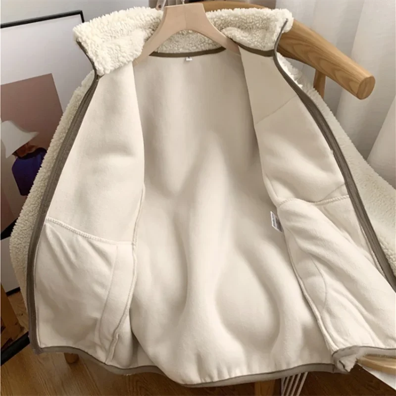 Warme dames fleece jas met relaxed pasvorm en praktische ritszakken voor dagelijks gebruik