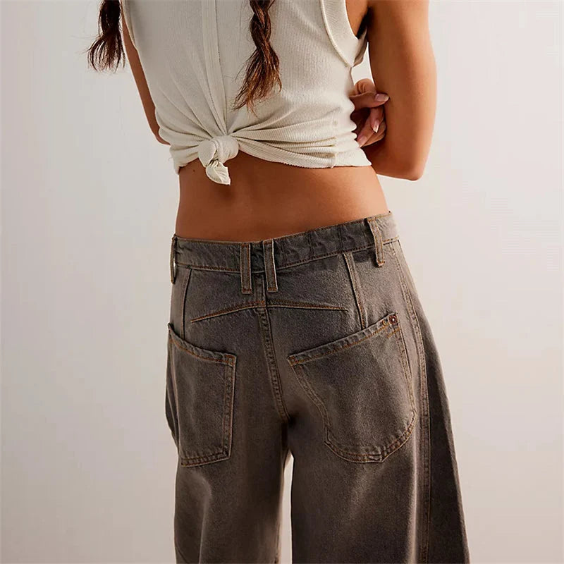 Zijaanzicht van barrel jeans met lichte denim wassing en casual uitstraling