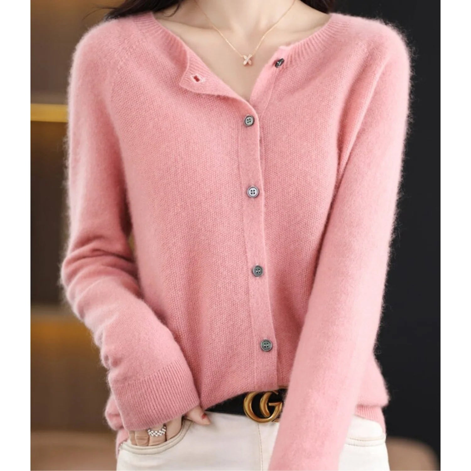 V-hals vest met knopen en relaxed fit, geschikt voor kantoor en casual gelegenheden