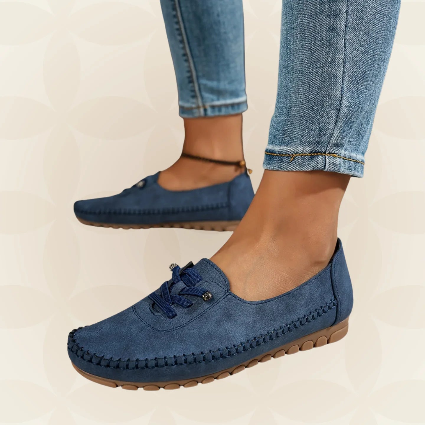 Zijaanzicht van comfortabele dames loafers met anatomisch voetbed en flexibele zool