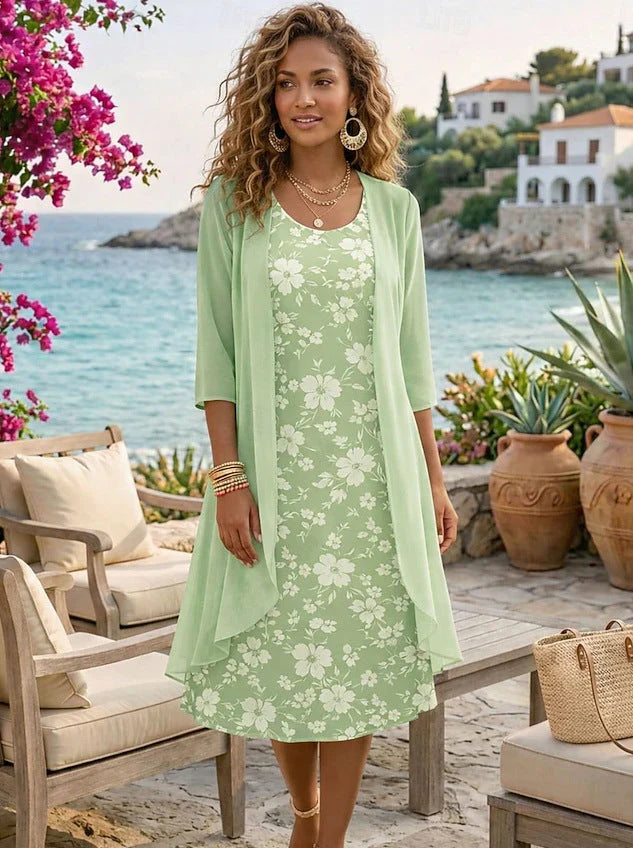 Elegante vakantie jurk set met delicate bloemenprint en bijpassende lichte cardigan