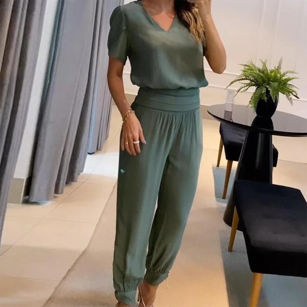 Achterkant van dames jumpsuit met verborgen ritssluiting en elastische taille