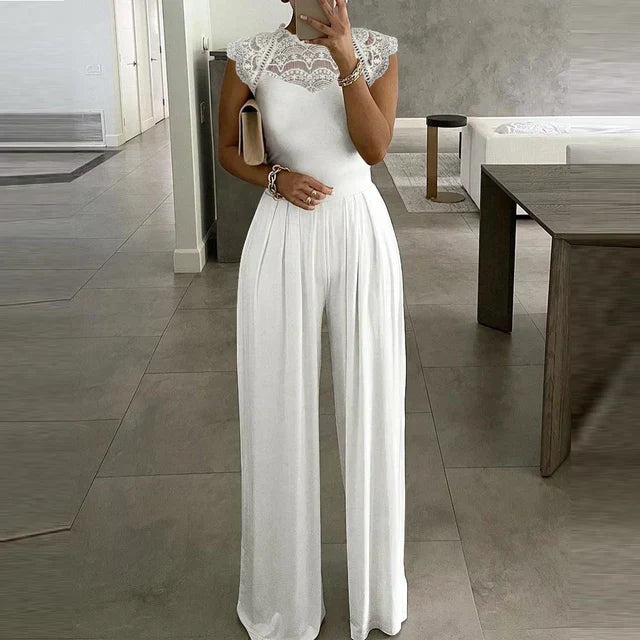Comfortabele zwarte jumpsuit met kant en elastische tailleband voor vrouwen
