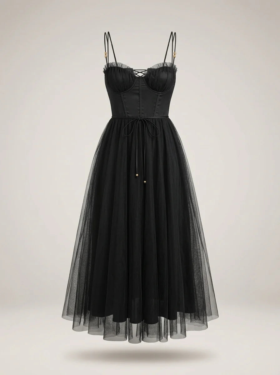 Detail van verticale stiklijnen op korsetten bustier die de taille accentueren op midi jurk